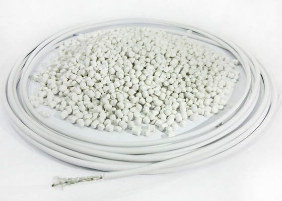 Cloruro de vinilo polivinílico del compuesto ignífugo del PVC 1.39g/Cm3 para el alambre y el cable